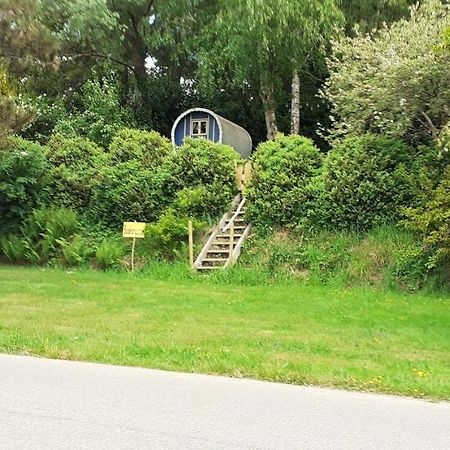 Hotel Retraite rustique en bordure de forêt à la campagne Belle-Isle-en-Terre Esterno foto